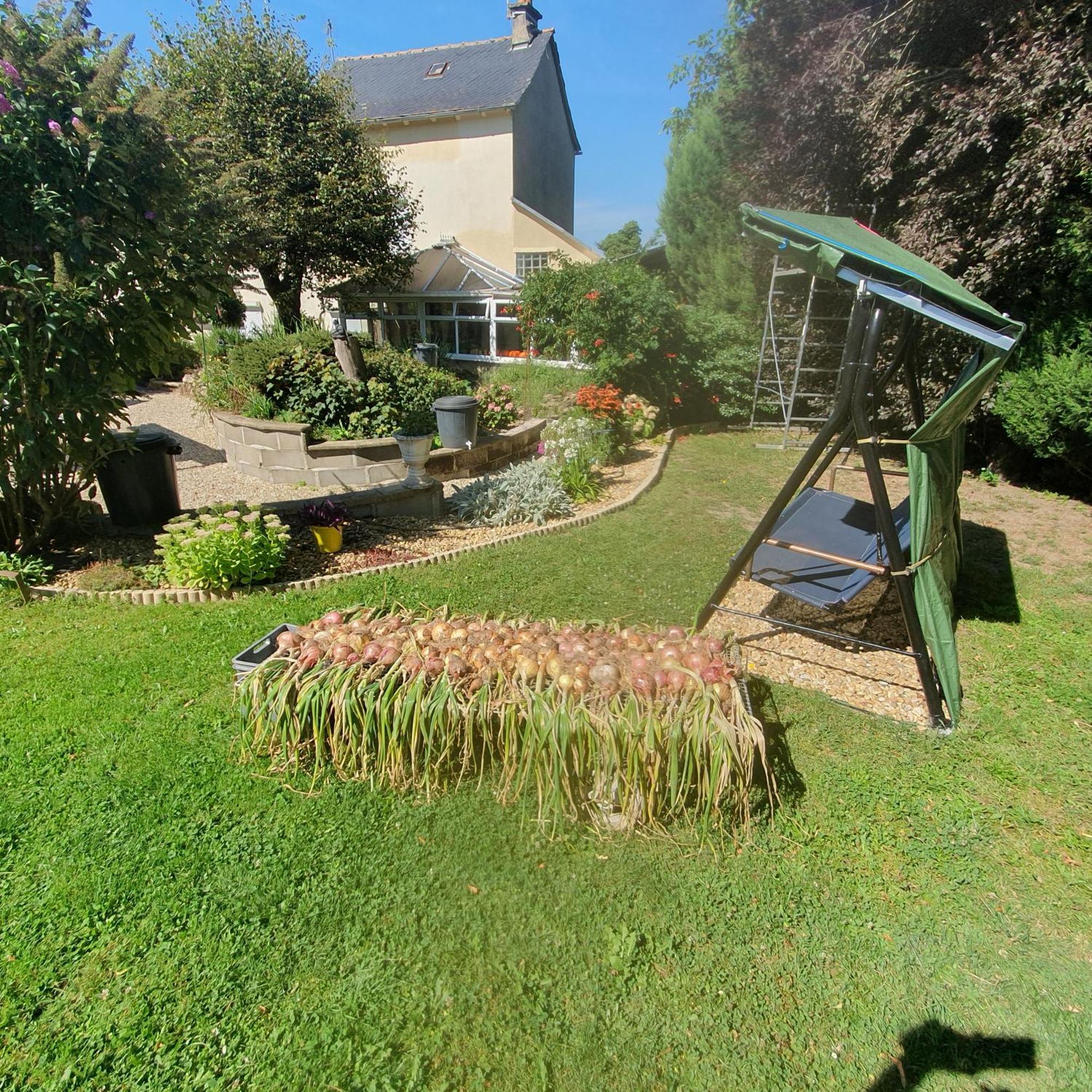 Chez Mai Private Room In Rural Country Home Auriac-Lagast Exterior foto